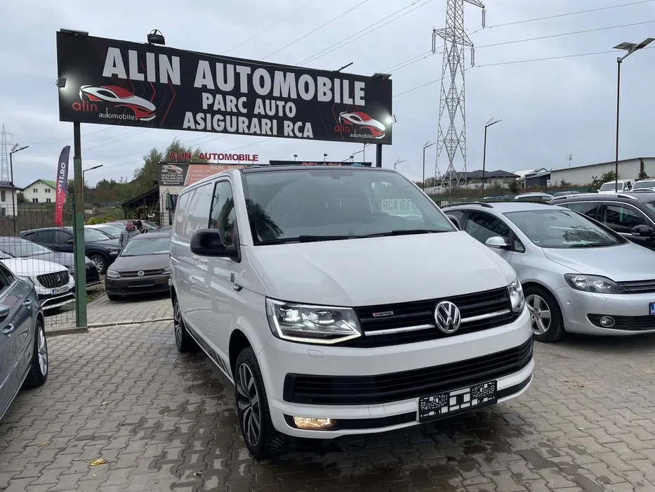 VOLKSWAGEN TRANSPORTER - MINIVAN