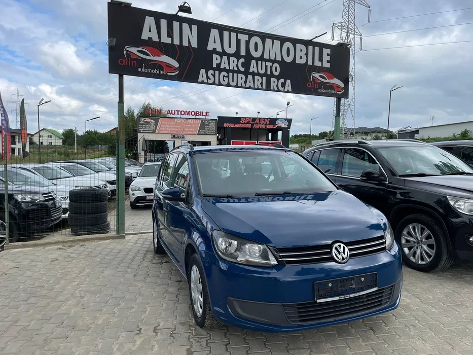 VOLKSWAGEN TOURAN - MINIVAN