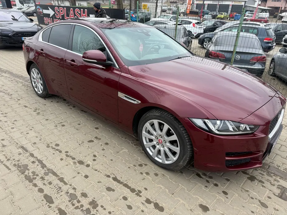 JAGUAR XE - SEDAN