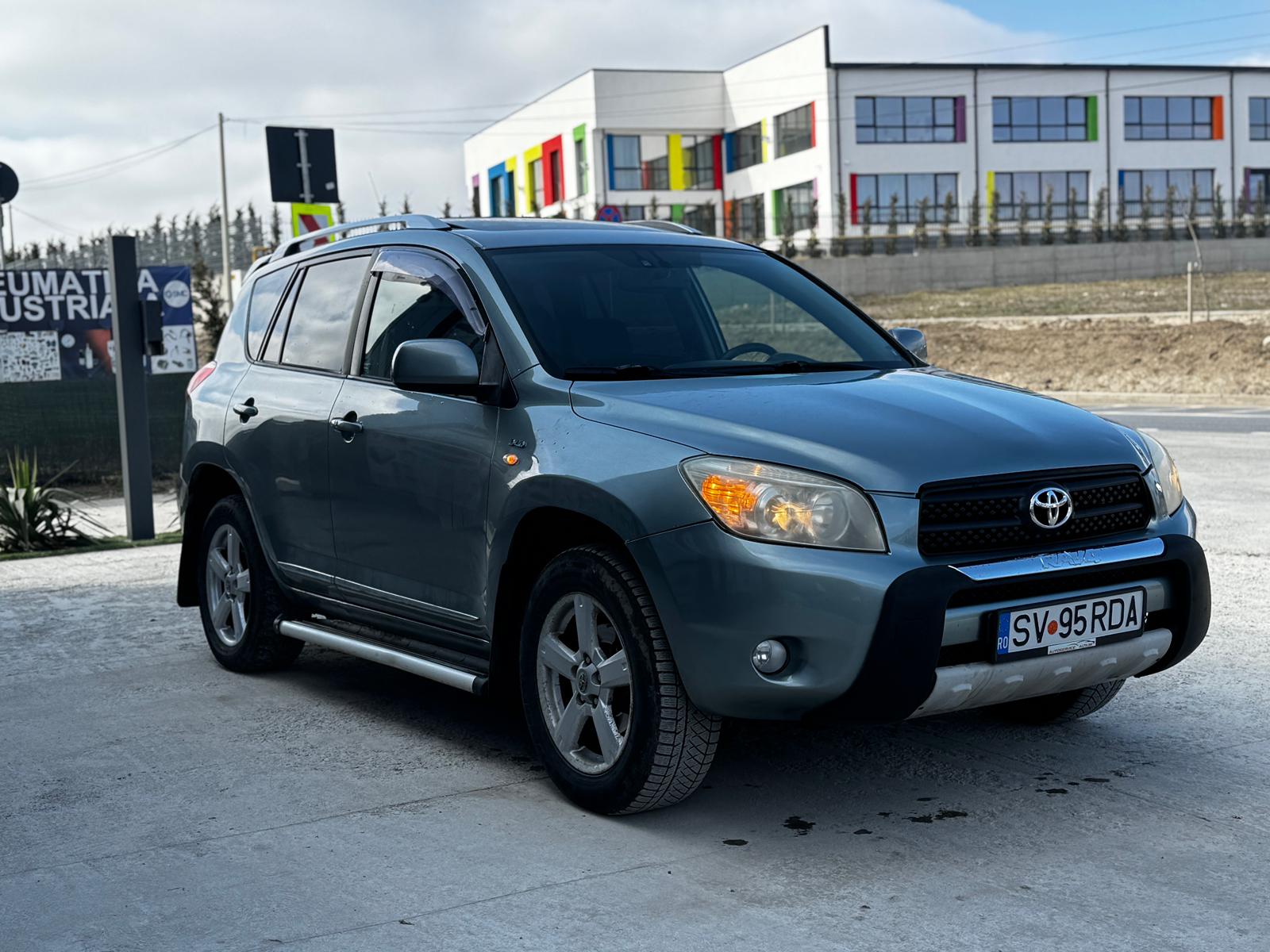 TOYOTA RAV-4 - SUV