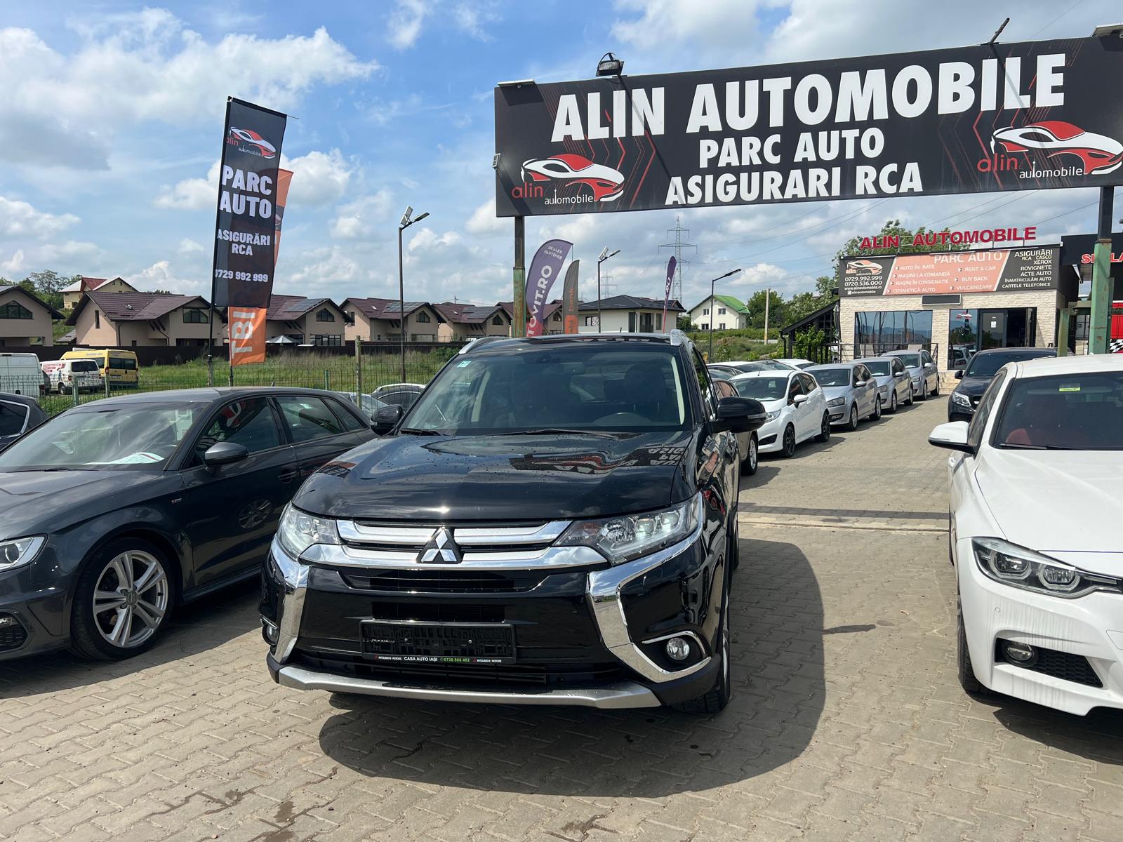 MITSUBISHI OUTLANDER - SUV