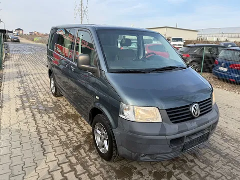 VOLKSWAGEN TRANSPORTER - MINIVAN