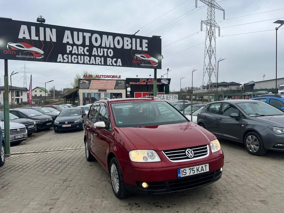 VOLKSWAGEN TOURAN - MINIVAN