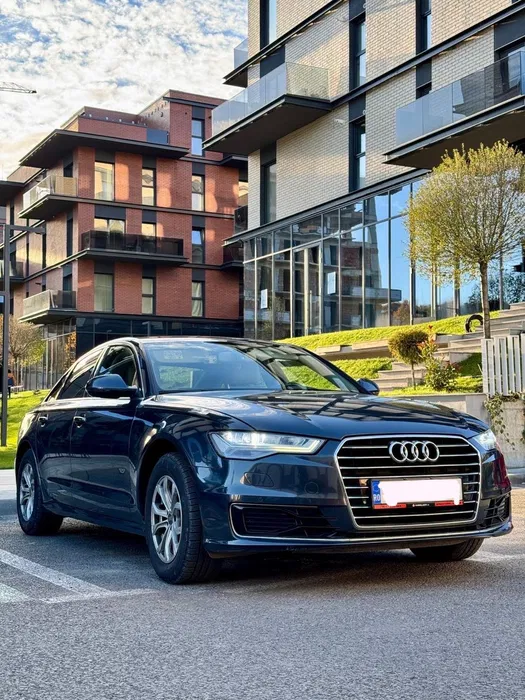 AUDI A6 - COMPACT