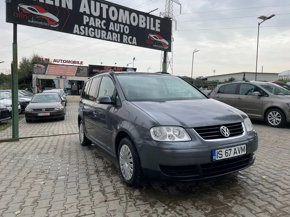 VOLKSWAGEN TOURAN - MINIVAN